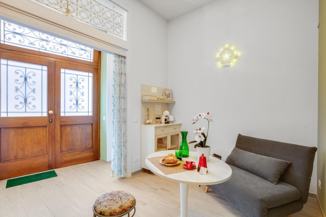 Madame Bari' Suite Apt In The Heart Of Bari Exterior foto